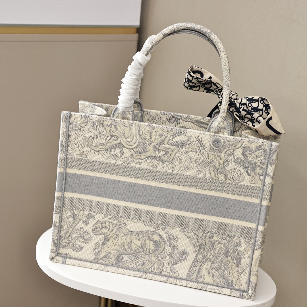 D10r Book Tote