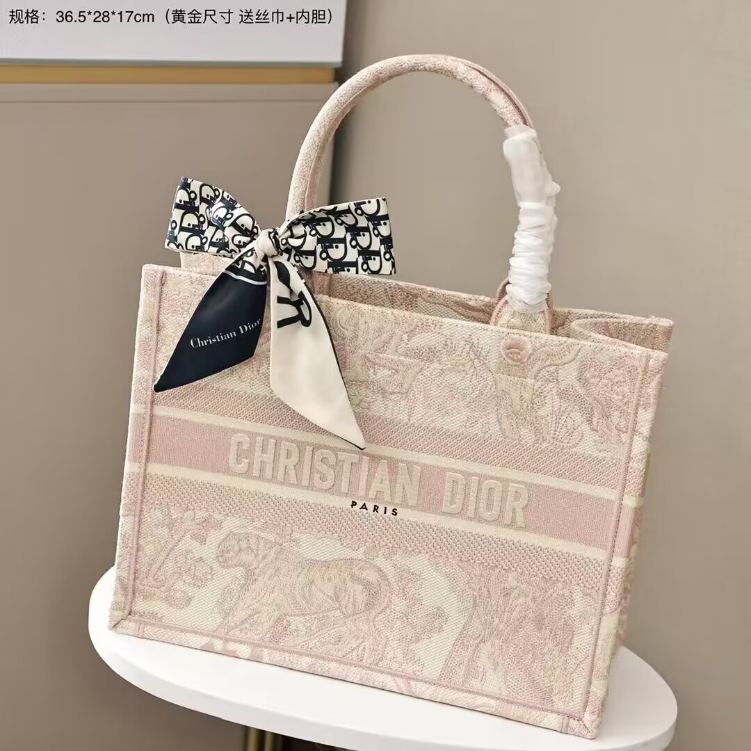 D10r Book Tote