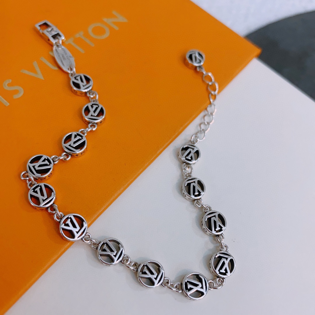 L0vis Vvtt0n bracelet
