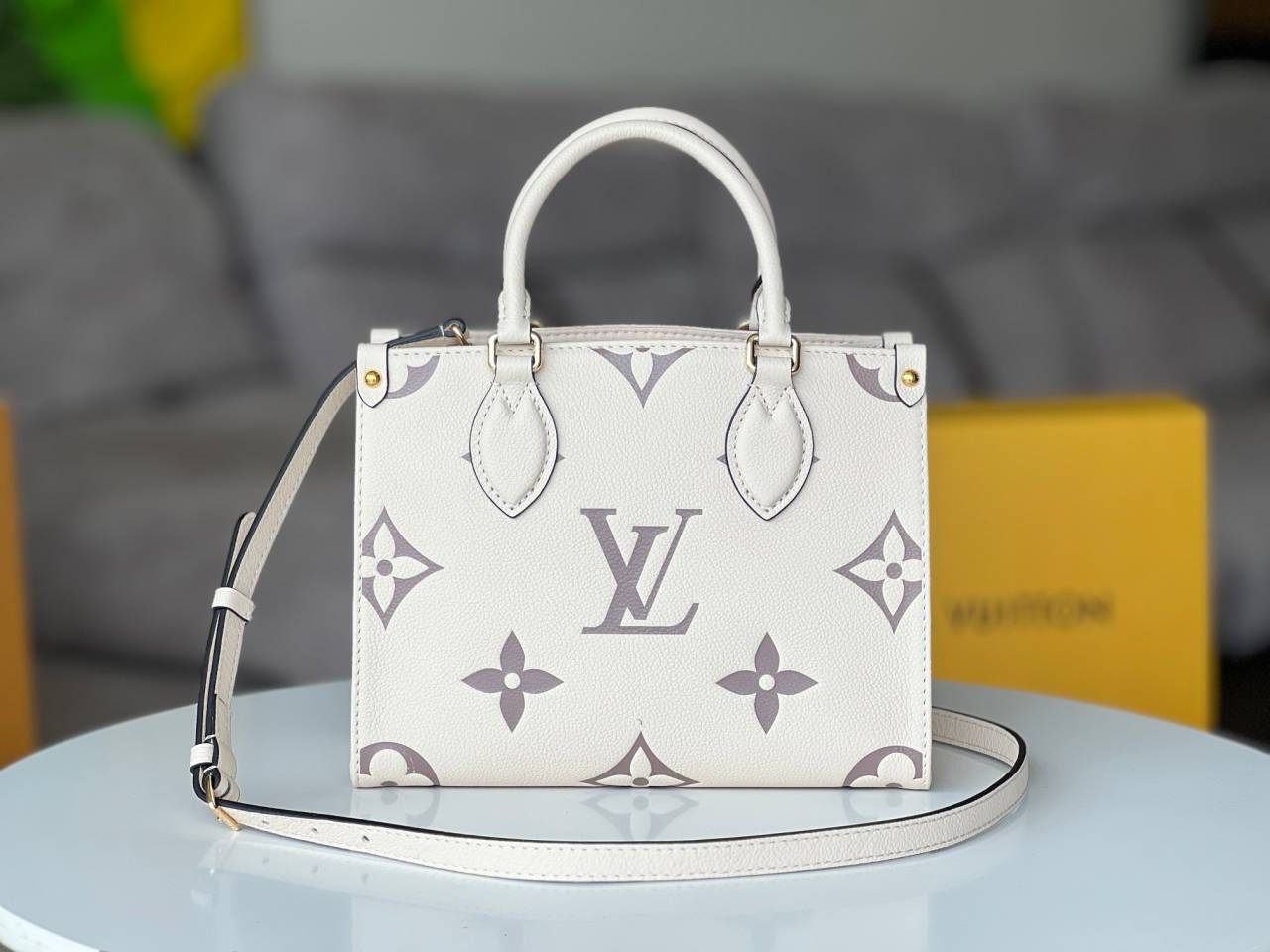 L0vis Vvtt0n Onthego
