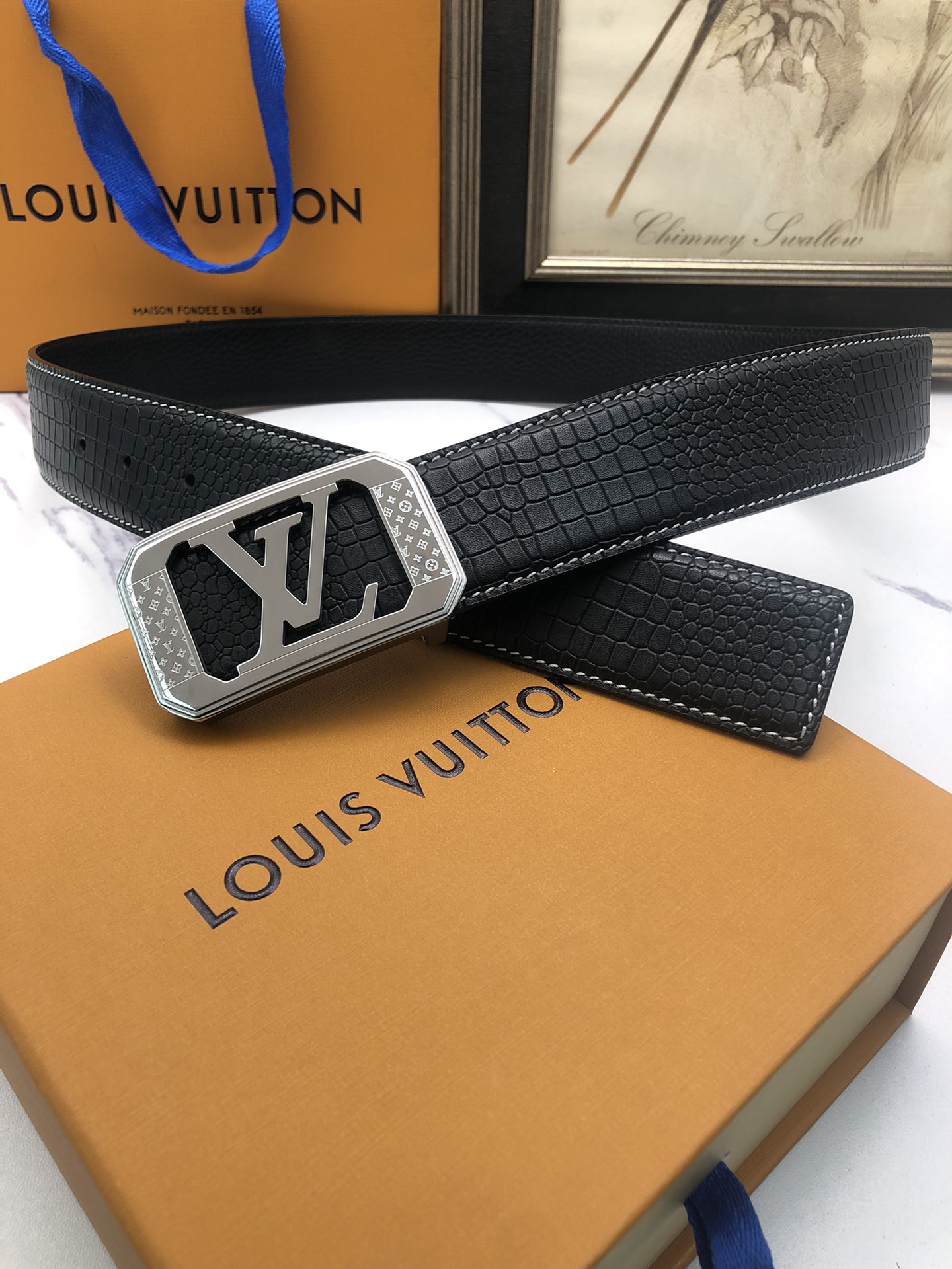 L0vis Vvtt0n belt