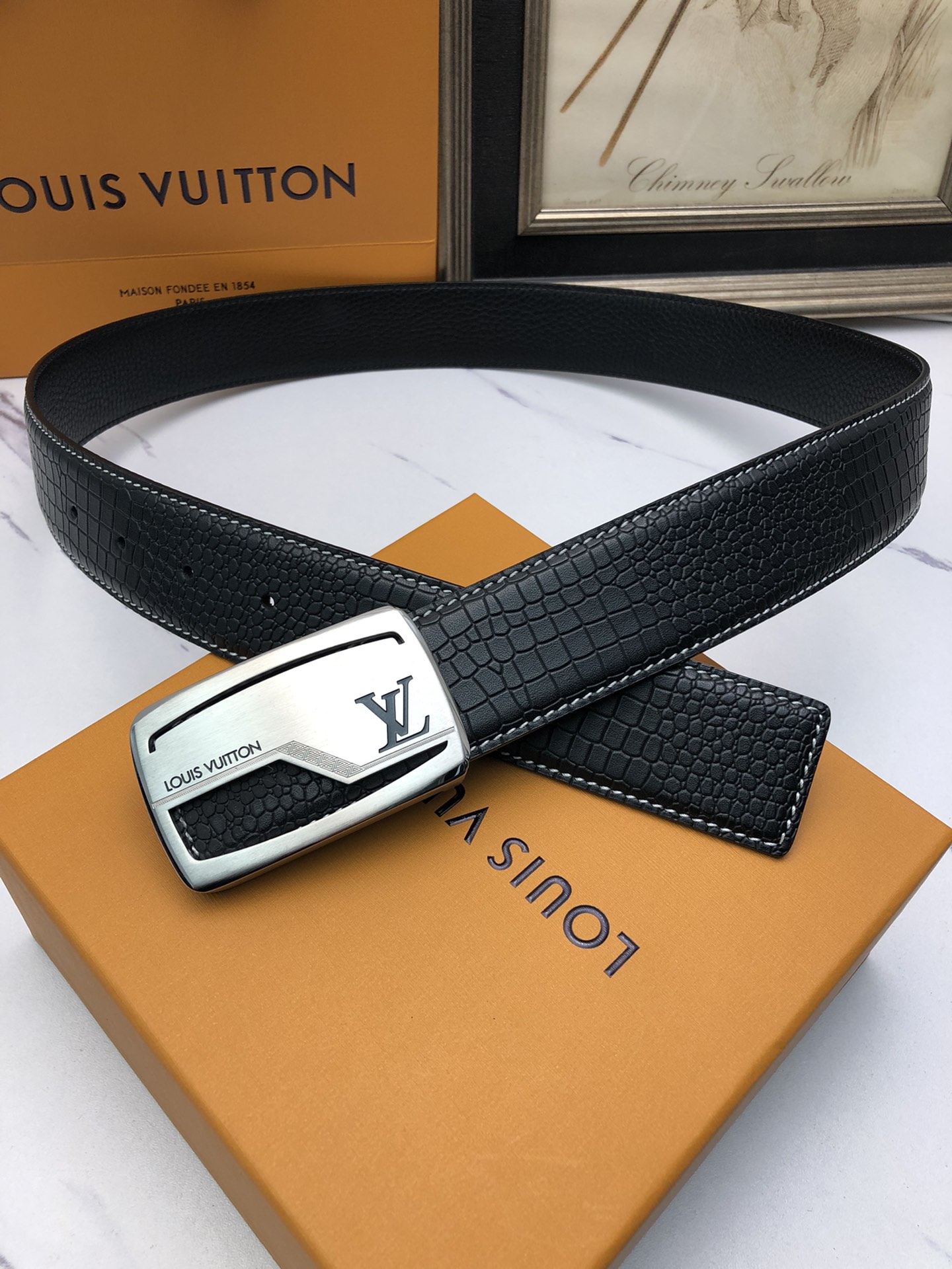 L0vis Vvtt0n belt