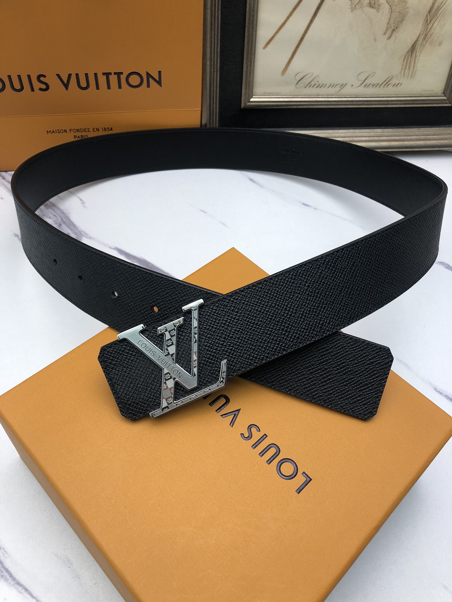L0vis Vvtt0n belt
