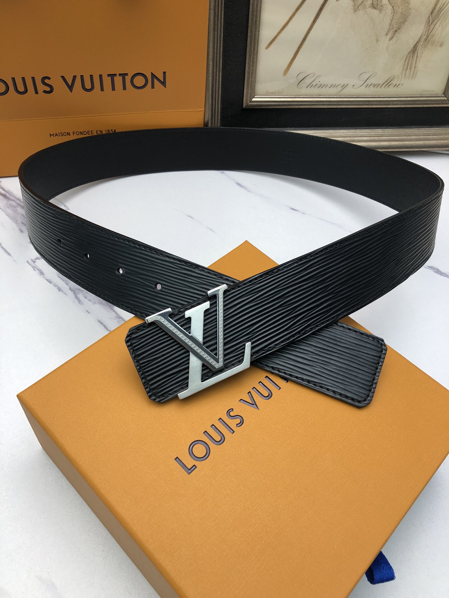 L0vis Vvtt0n belt