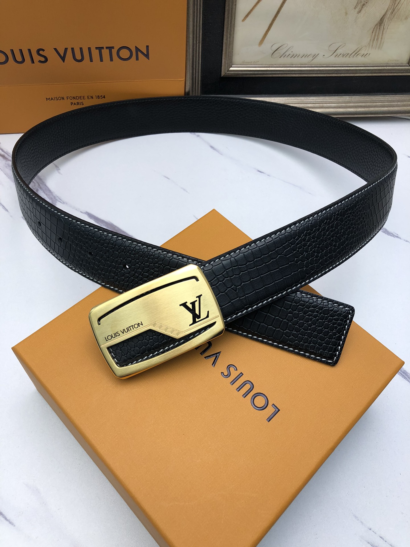 L0vis Vvtt0n belt