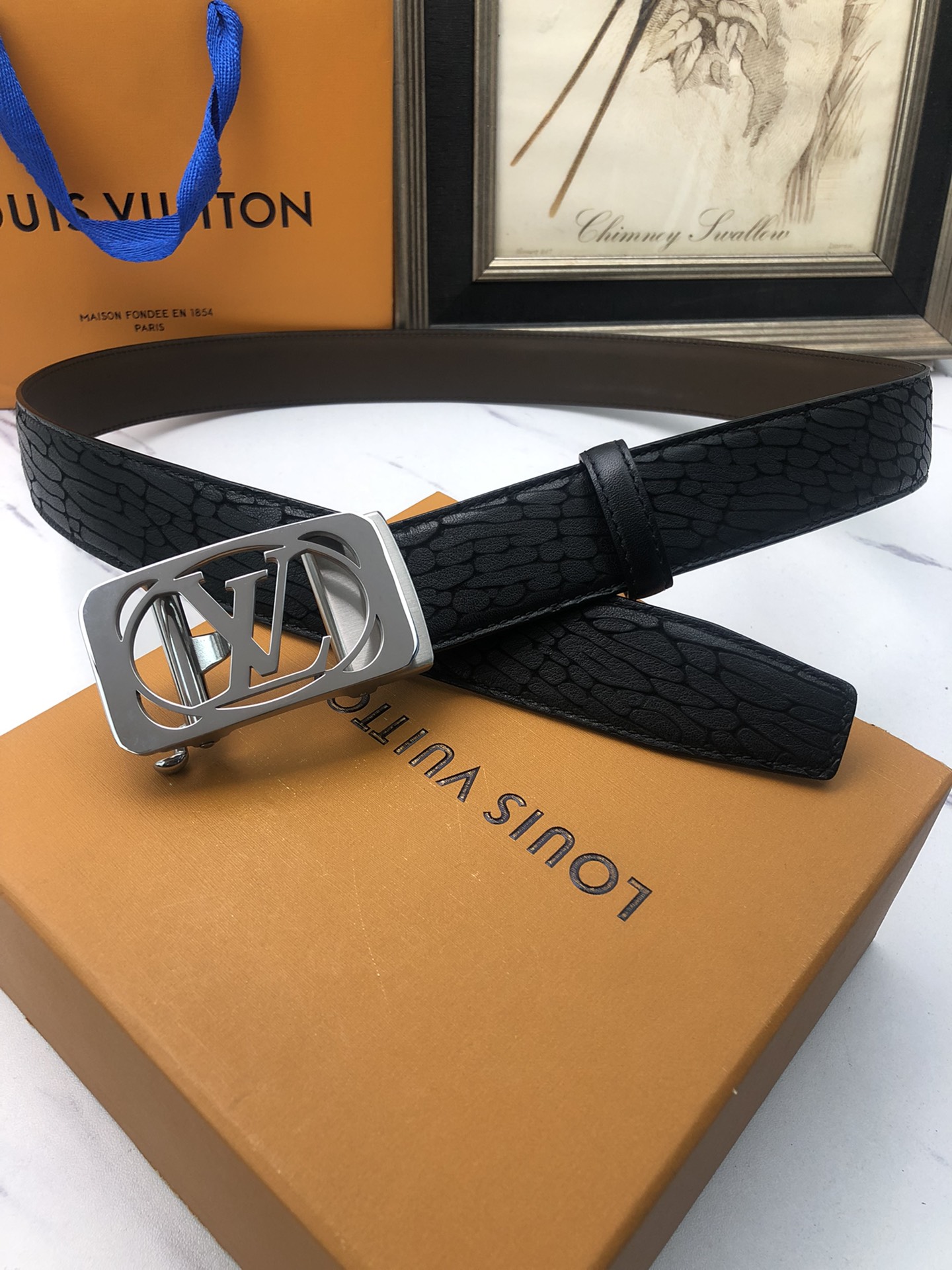 L0vis Vvtt0n belt
