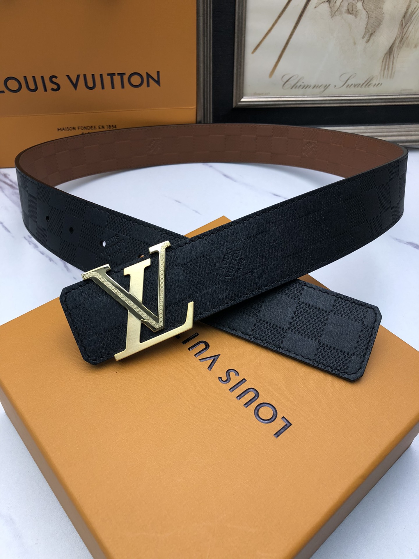 L0vis Vvtt0n belt