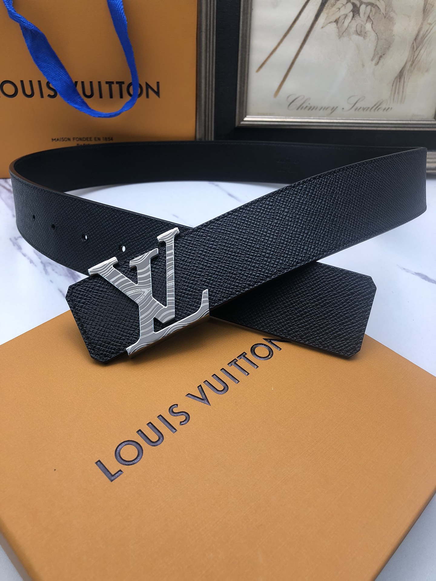 L0vis Vvtt0n belt