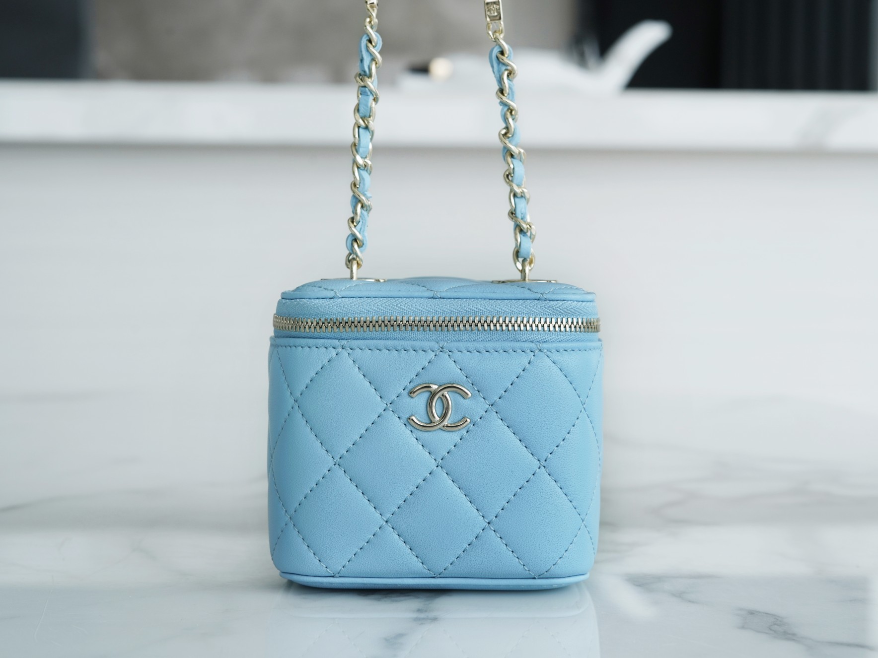 Ch**el bag (8.5x11x7cm)