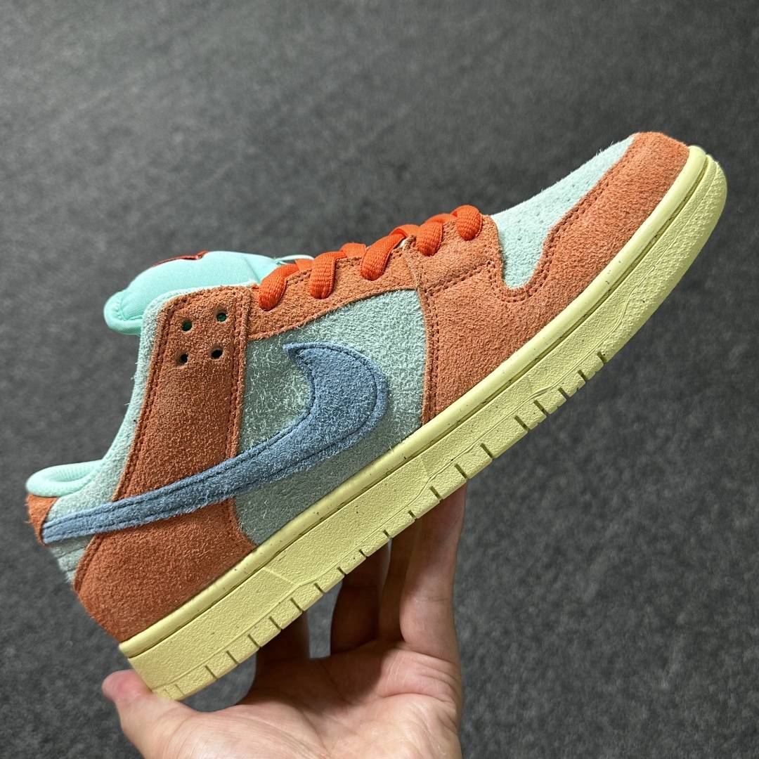 Nike SB Dunk Low “Noise Aqua”