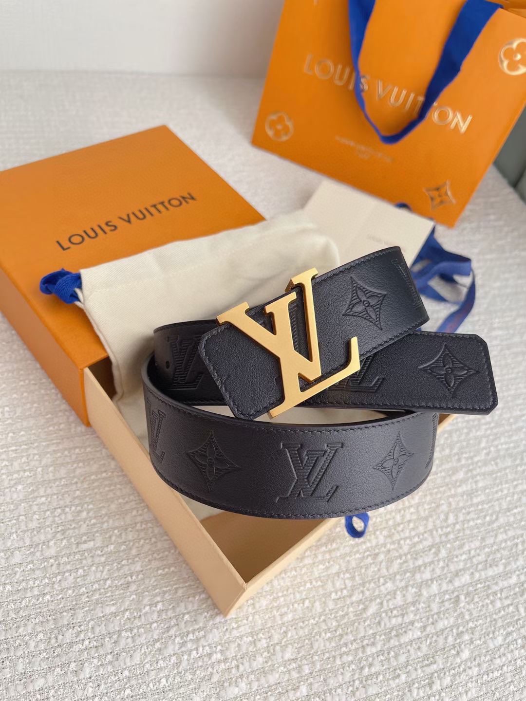L0vis Vvtt0n belt