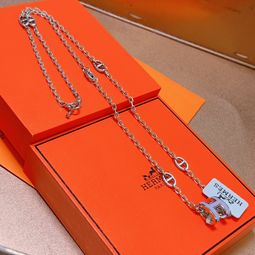 H**me5 Necklace
