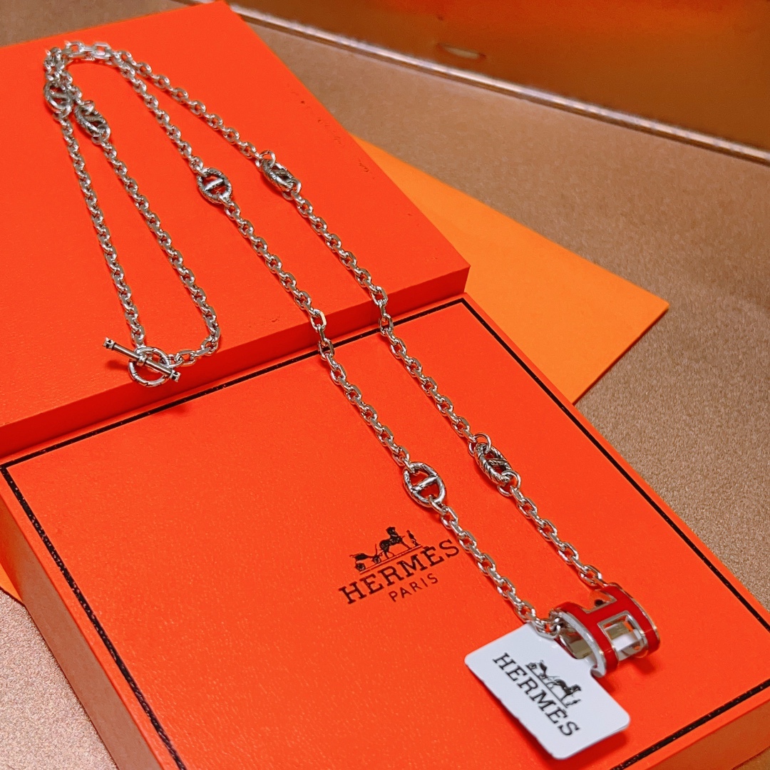 H**me5 Necklace