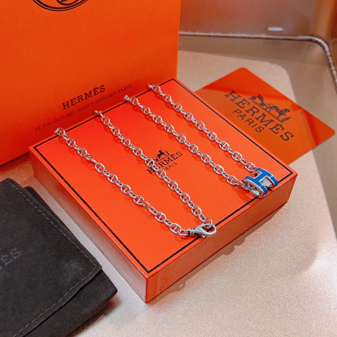 H**me5 Necklace