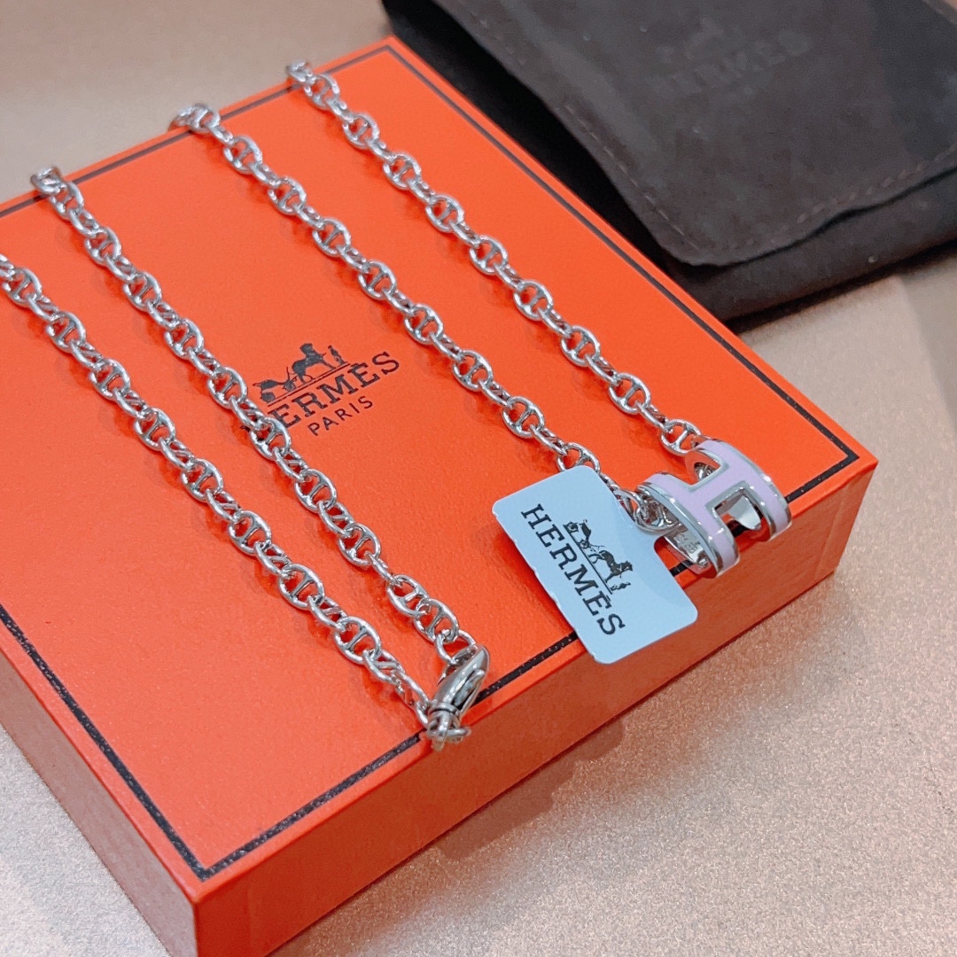 H**me5 Necklace