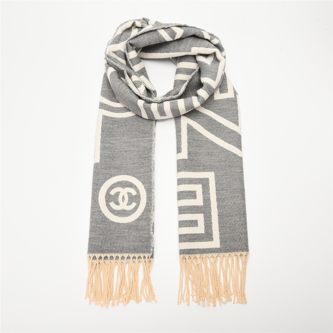Ch**el Scarf