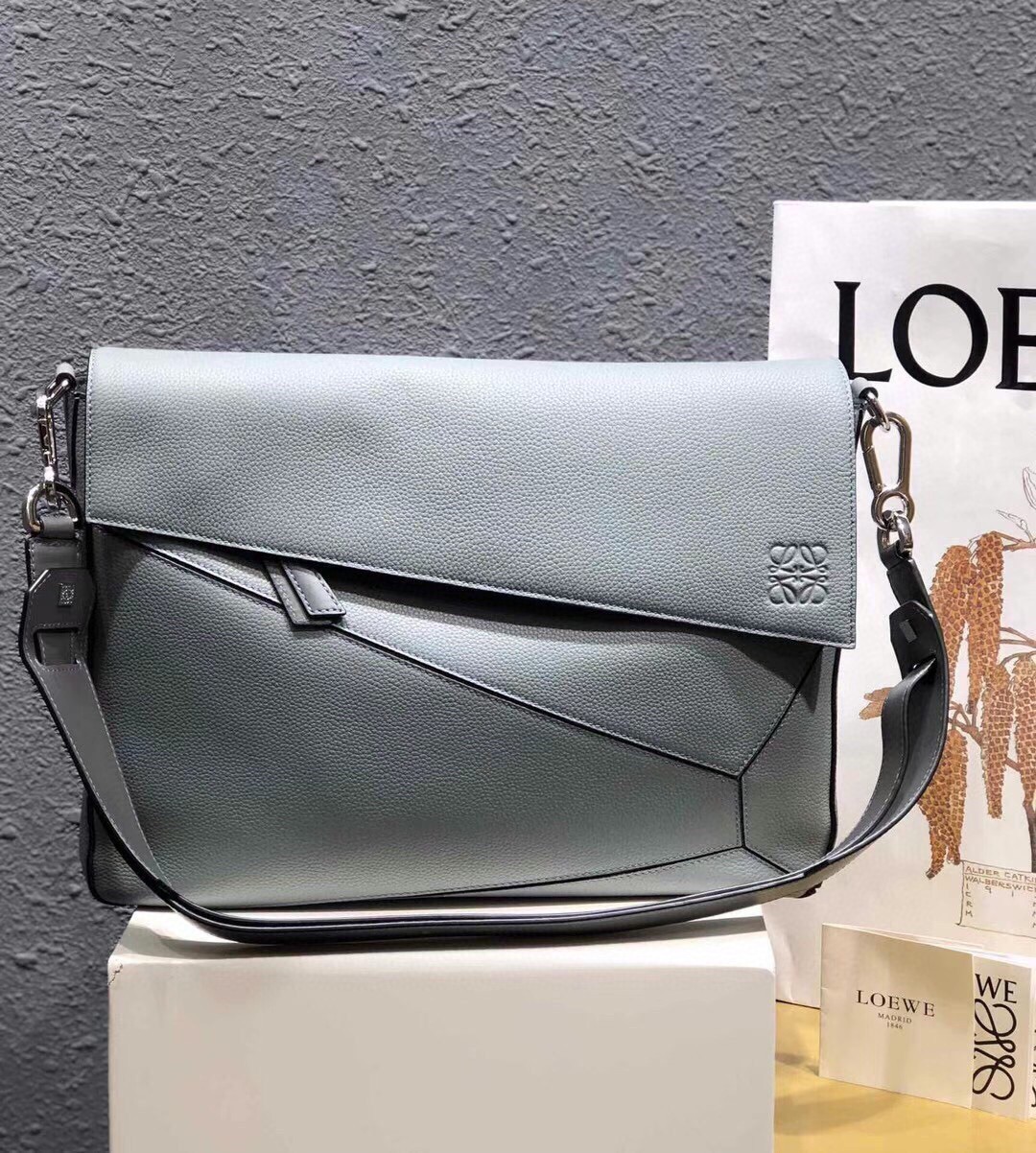 Loew Ppuzzle Messenger Grey