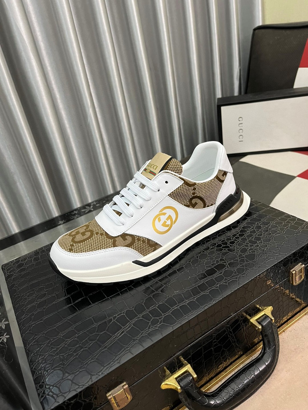 Gvc*1 Sneakers
