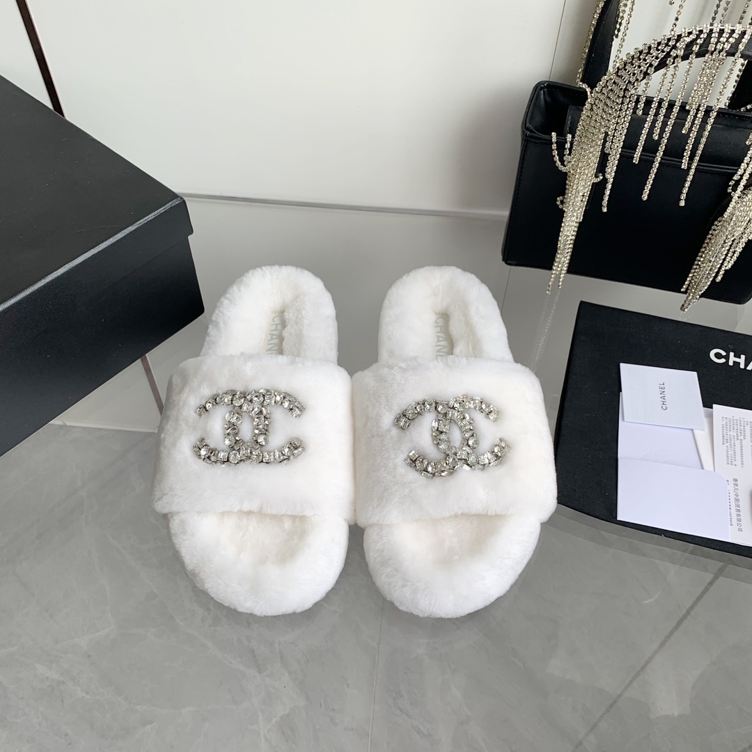 Ch**el Slipper