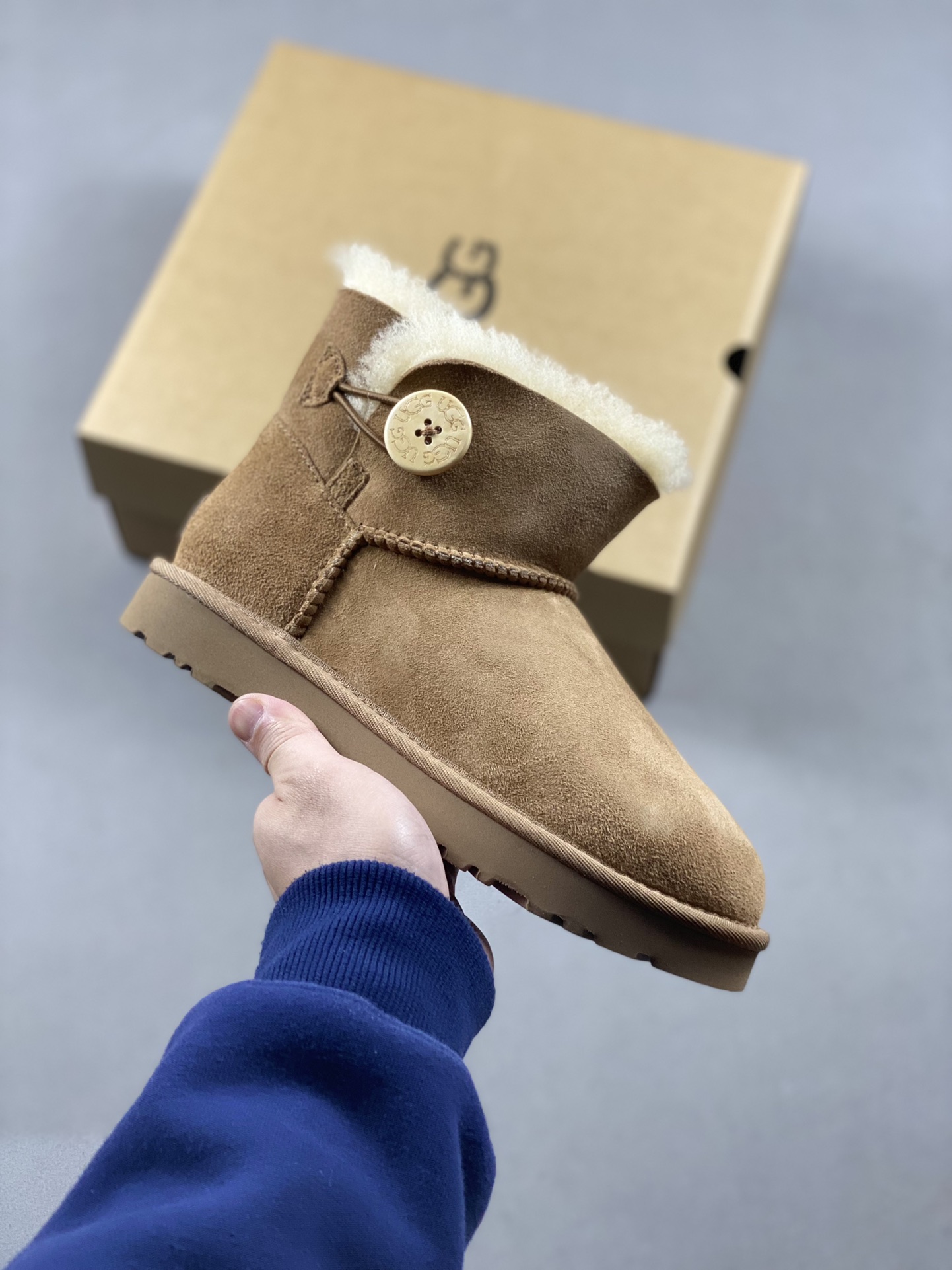 UGG