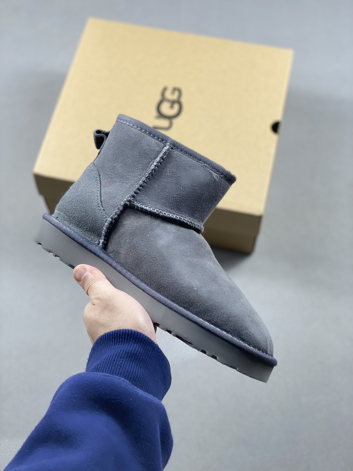 UGG