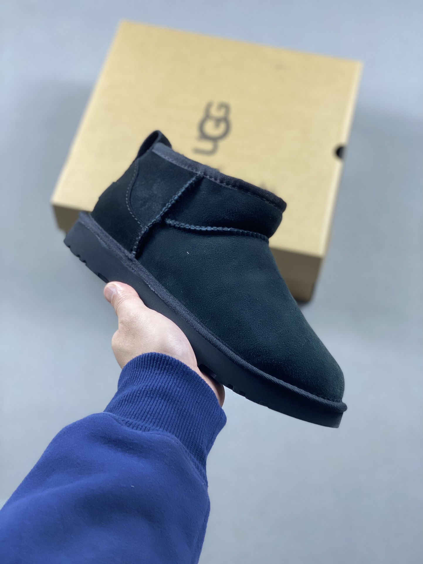 UGG