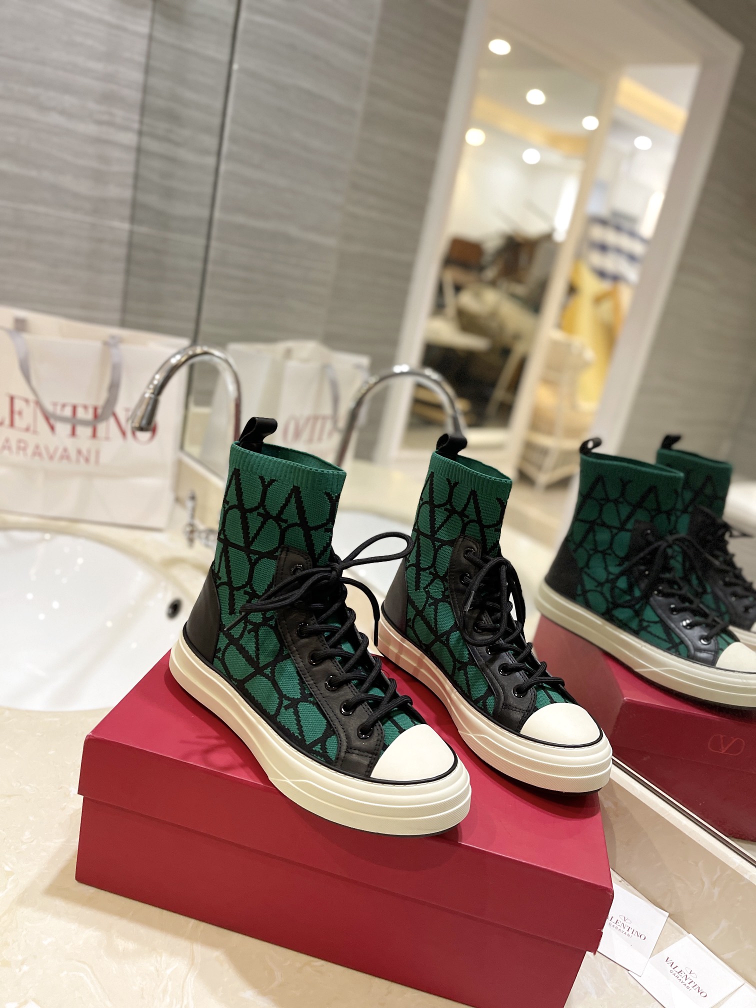 Va1e*ntin0 Sneakers