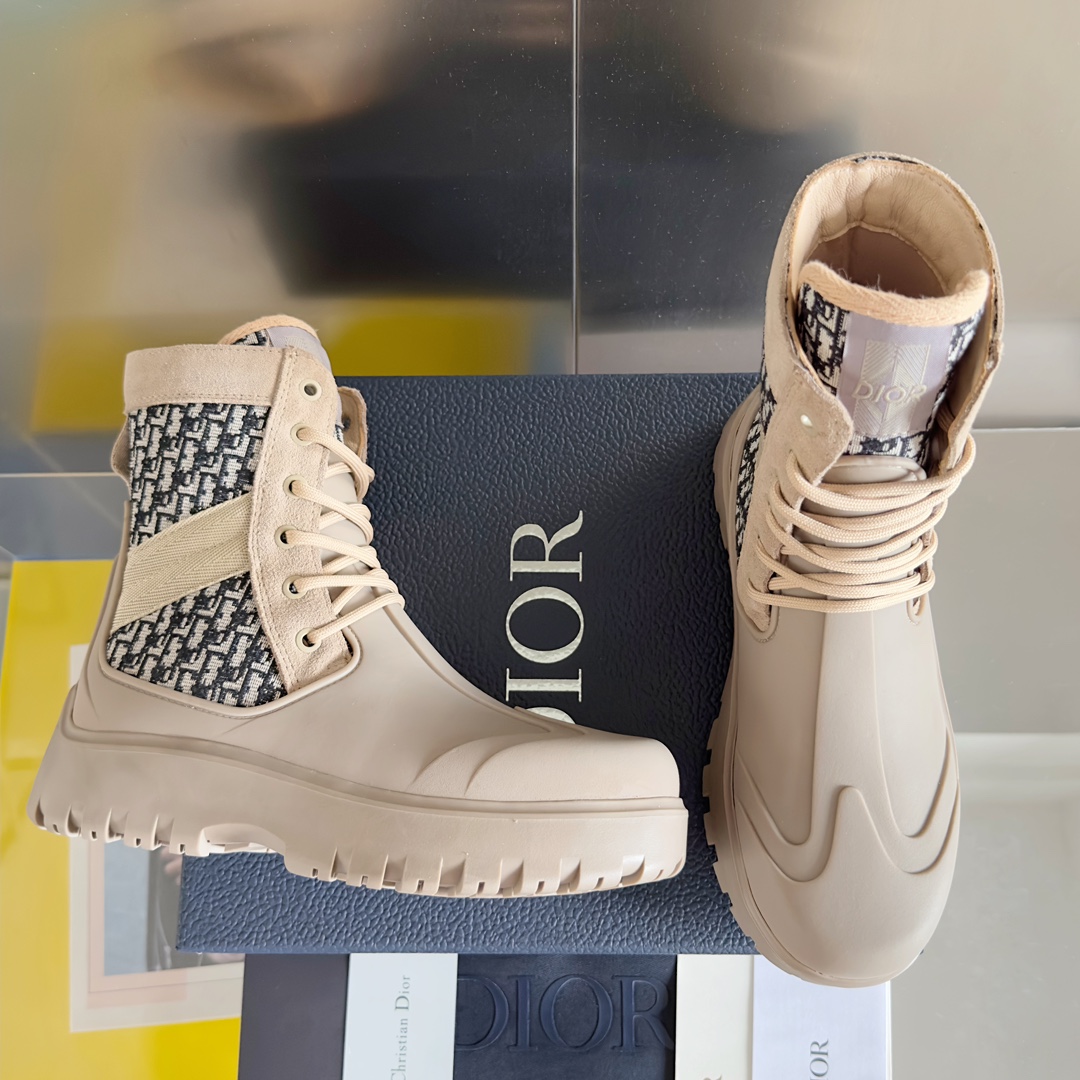 D10r Boots