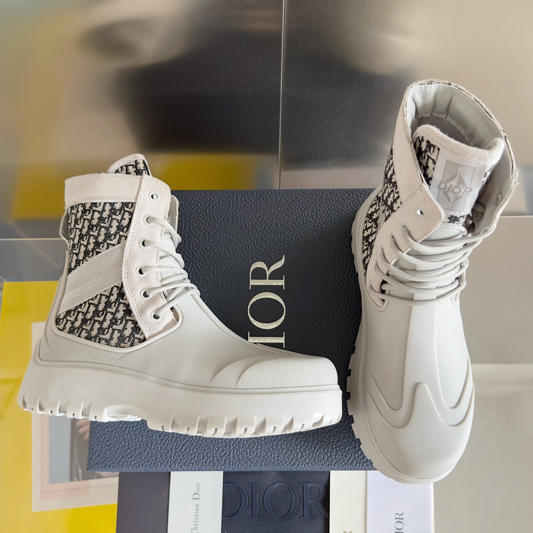 D10r Boots