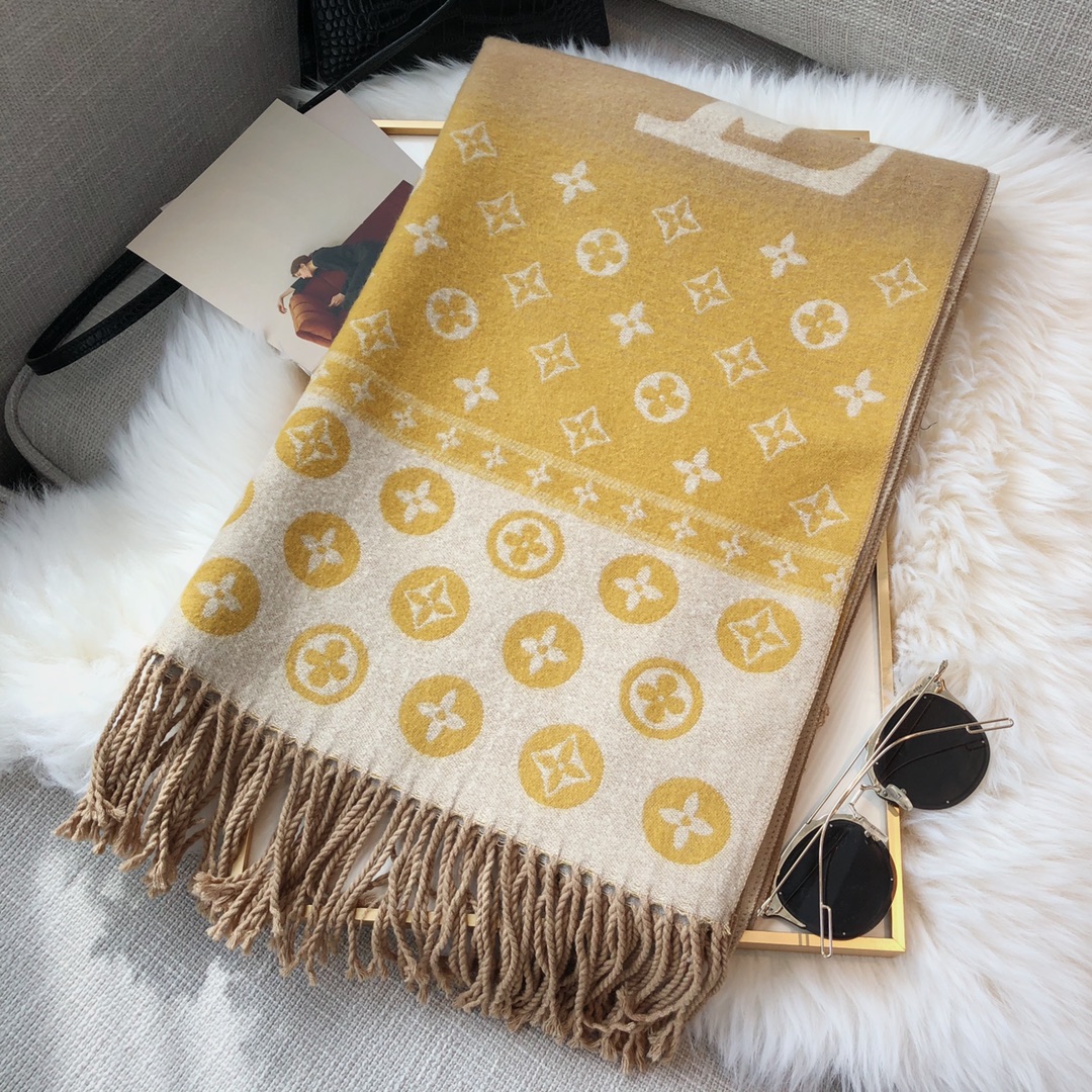 L0vis Vvtt0n Scarf