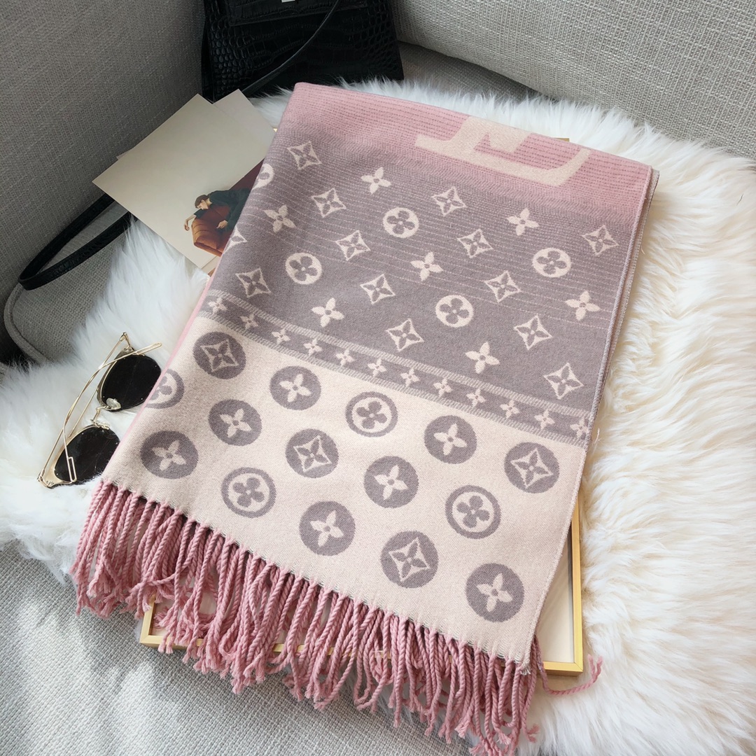 L0vis Vvtt0n Scarf