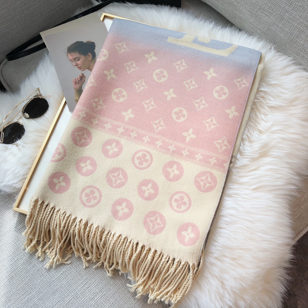 L0vis Vvtt0n Scarf