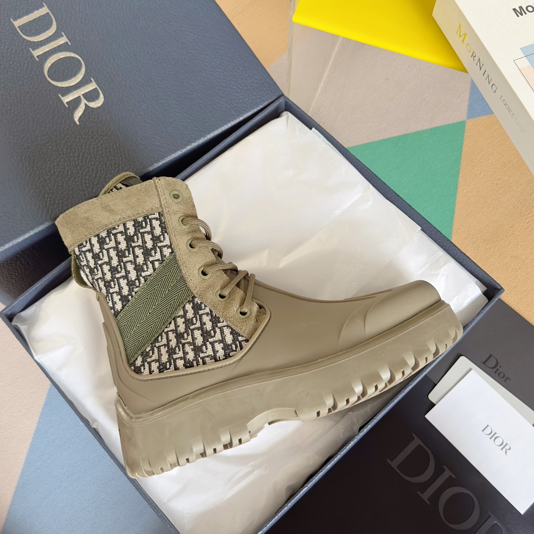 D10r Boots