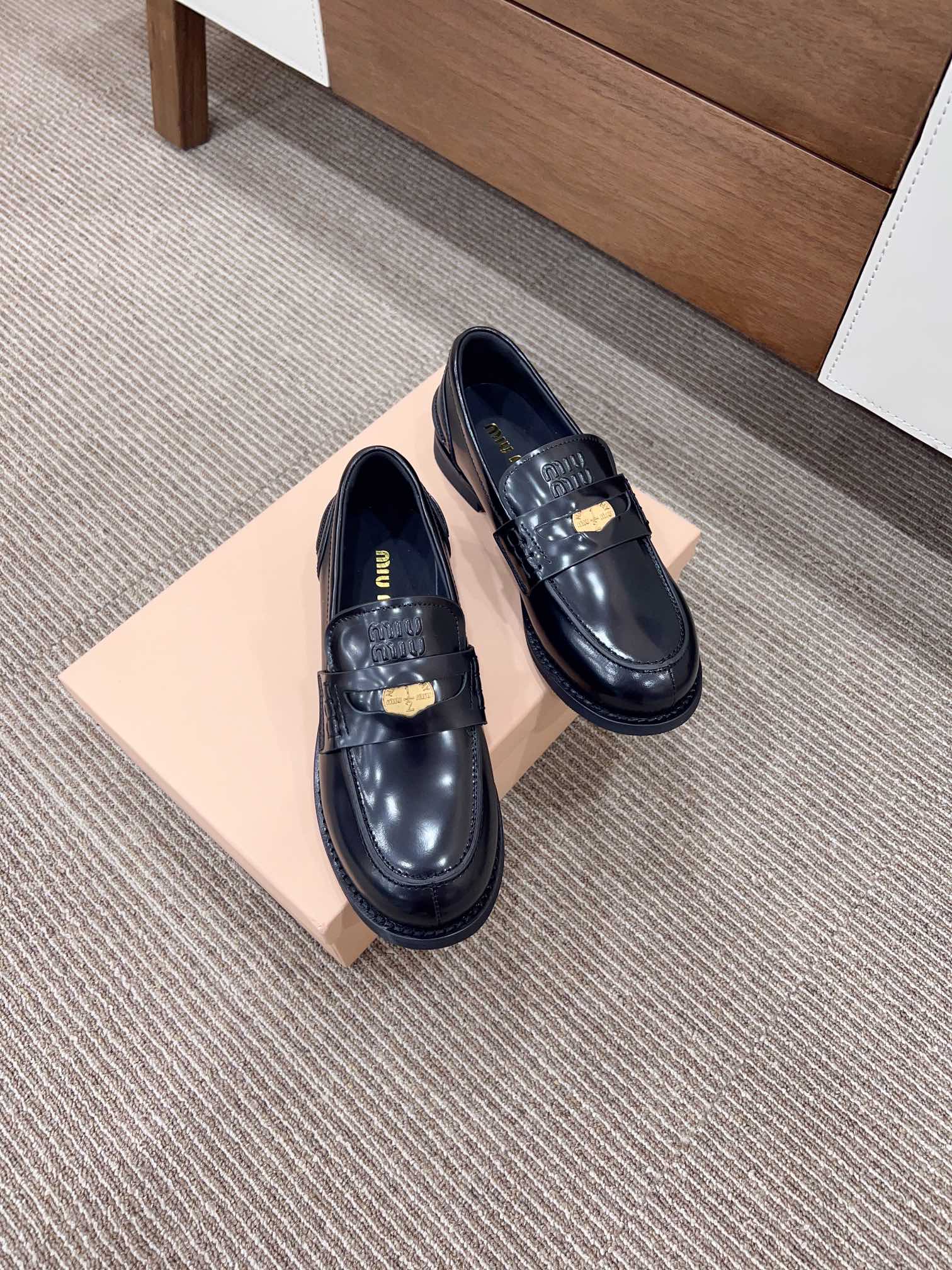 M1um1u Loafer Shoes
