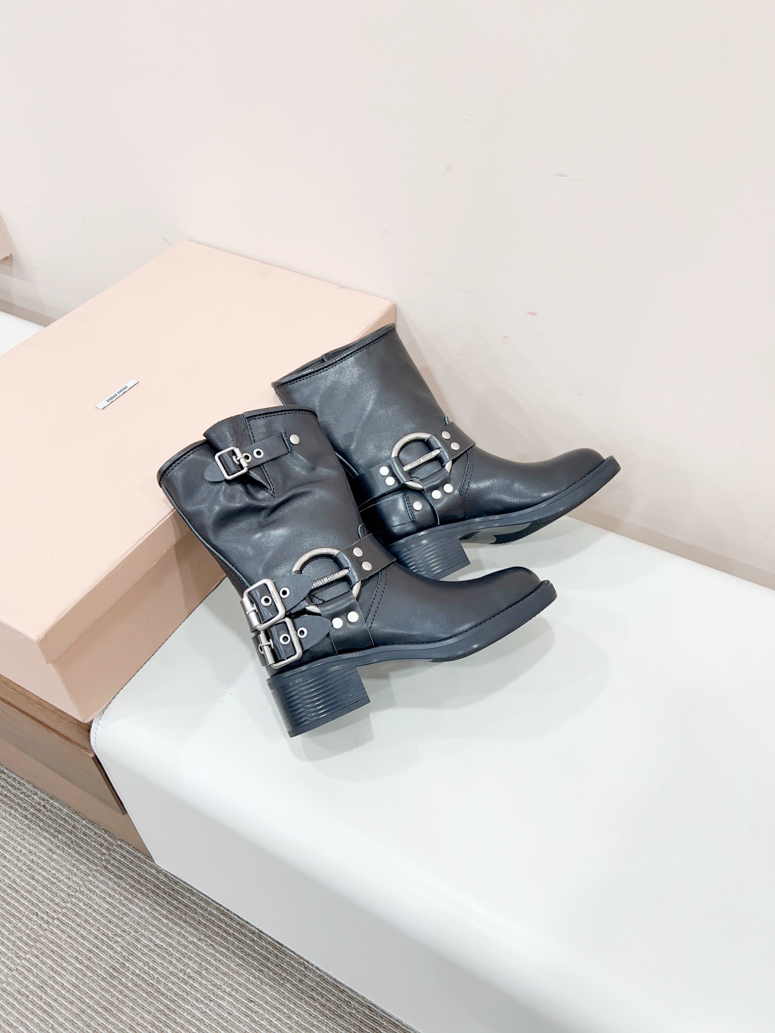 M1um1u Boots