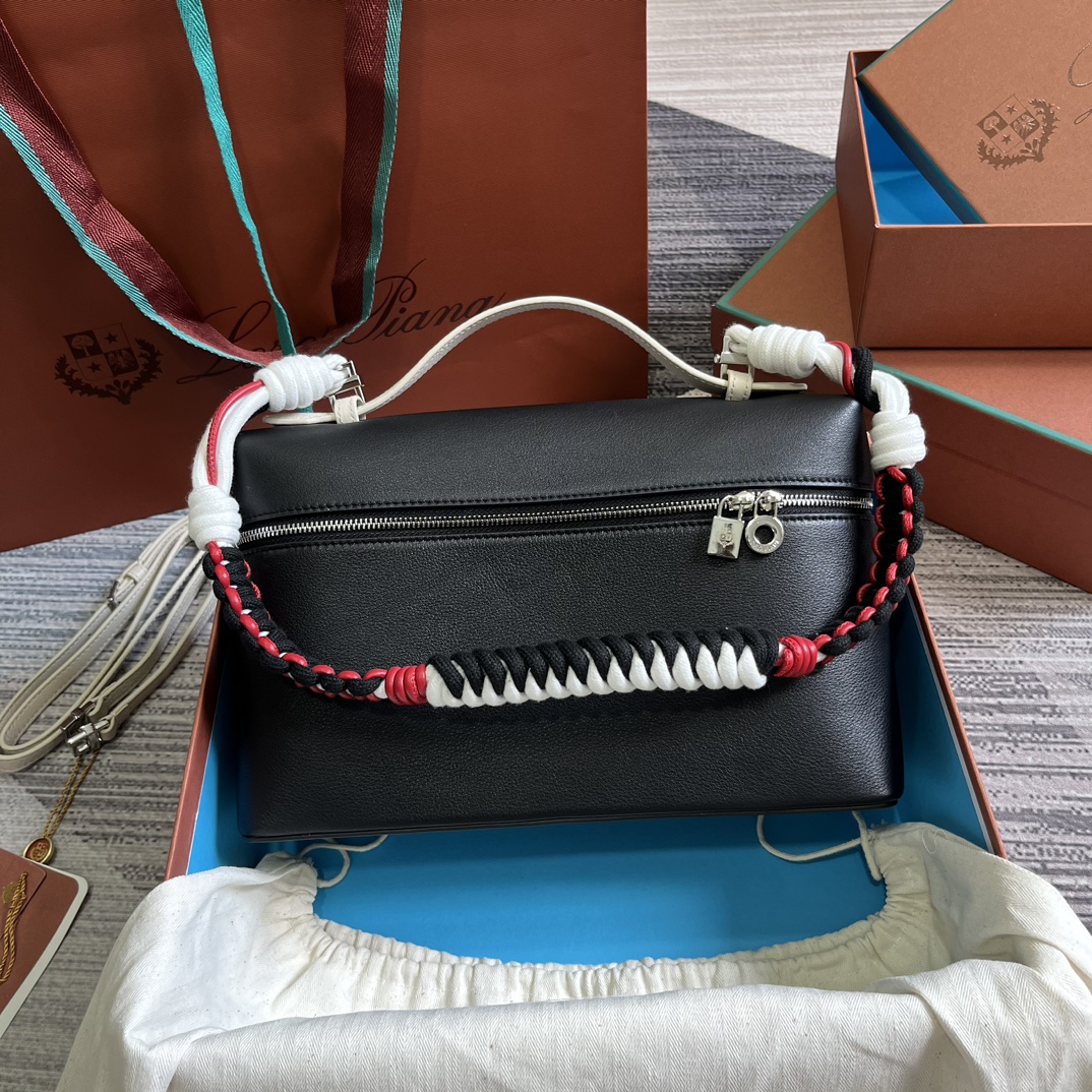 L0r0 P1ana Ostrich Extra Pocket L19 Bag
