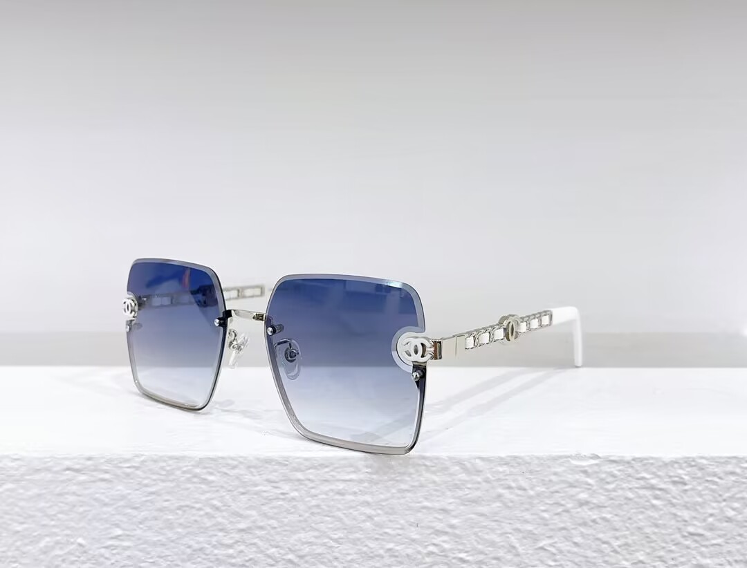 Ch**el sunglasses