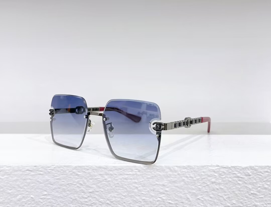 Ch**el sunglasses