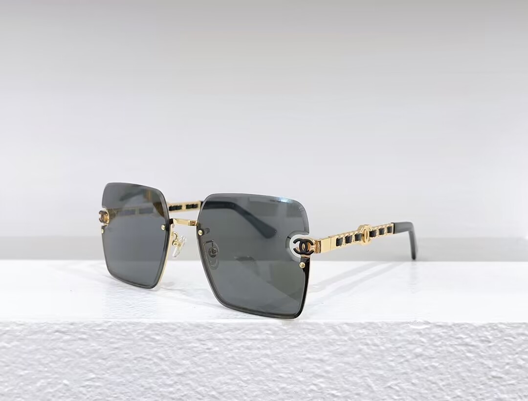 Ch**el sunglasses