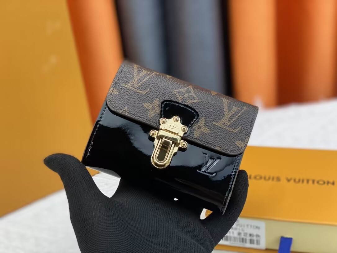 L0vis Vvtt0n Wallet