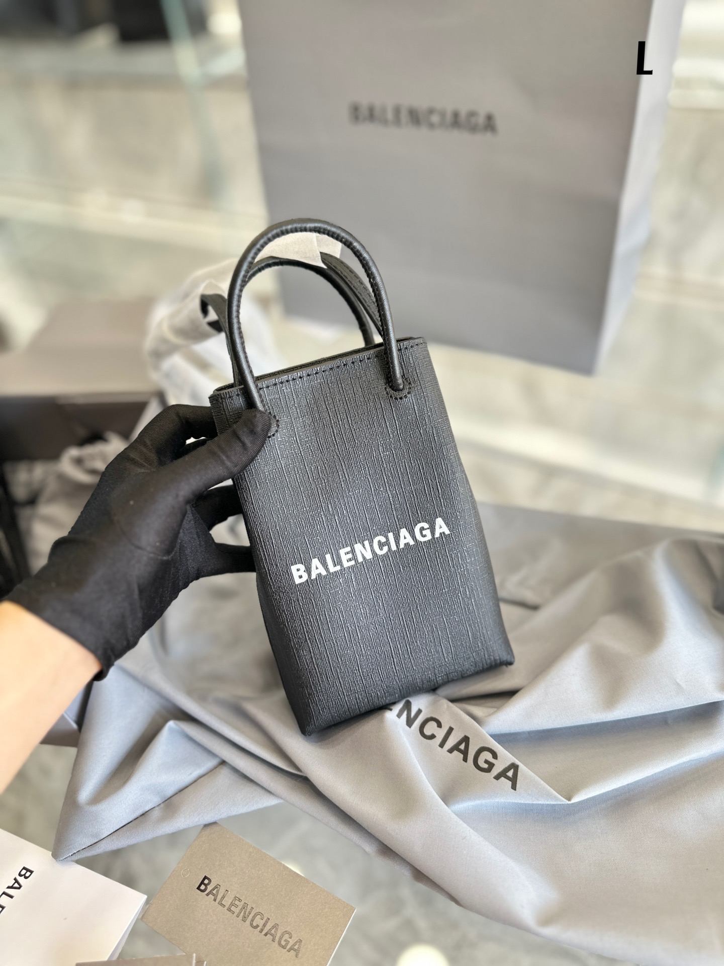Ba1en*iaga Bag
