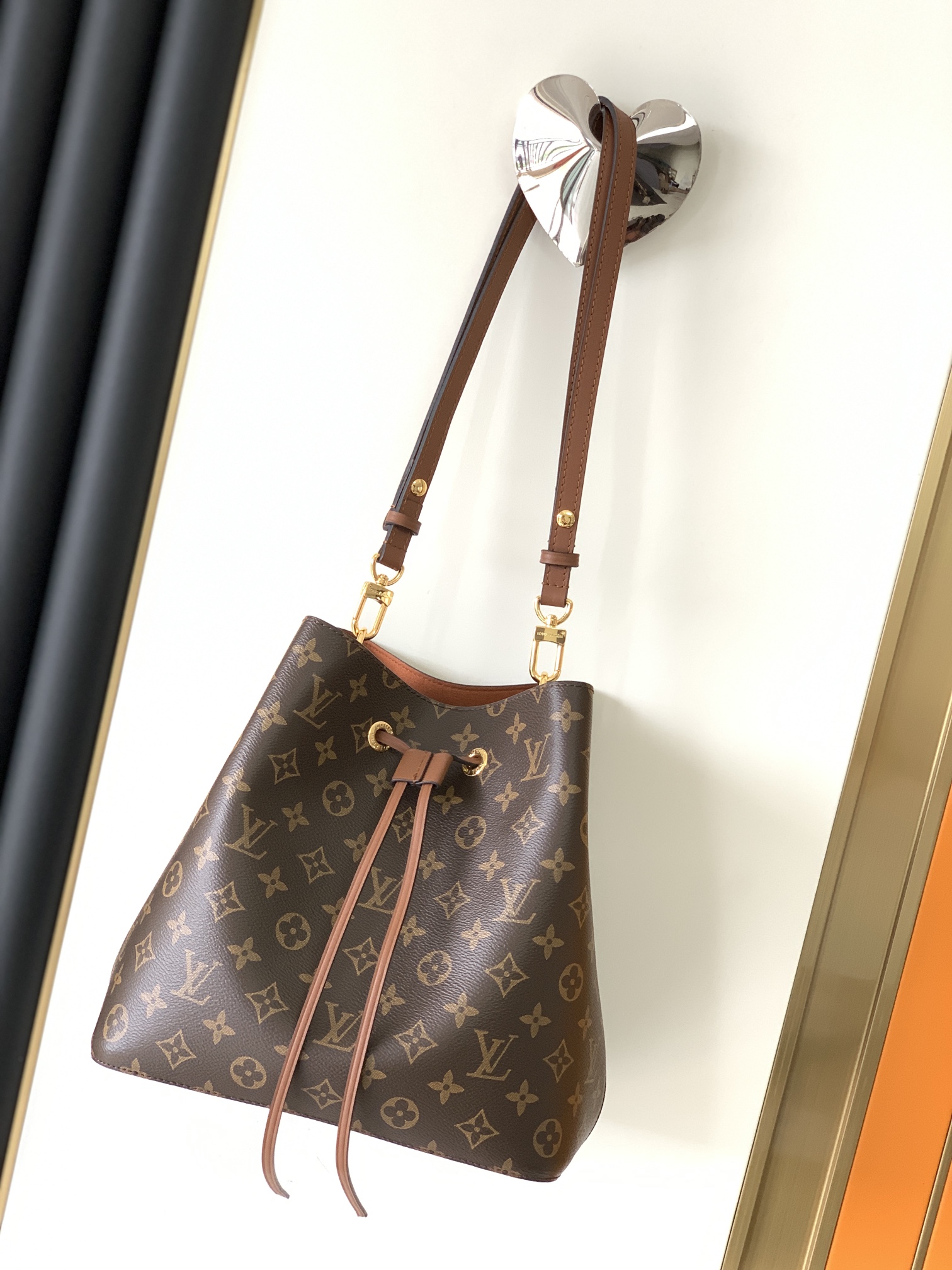 L0vis Vvtt0n Neo Noe Monogram Shoulder Bag