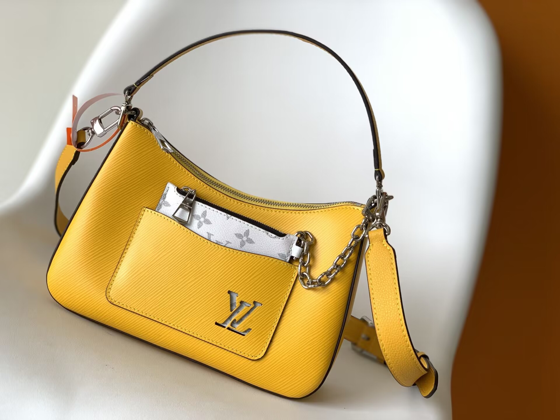 L0vis Vvtt0n