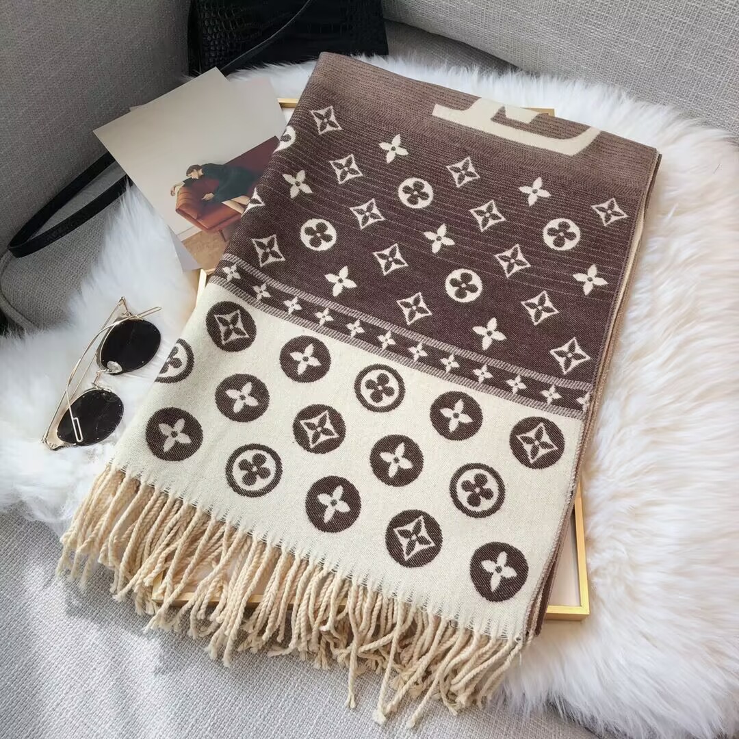 L0vis Vvtt0n Scarf
