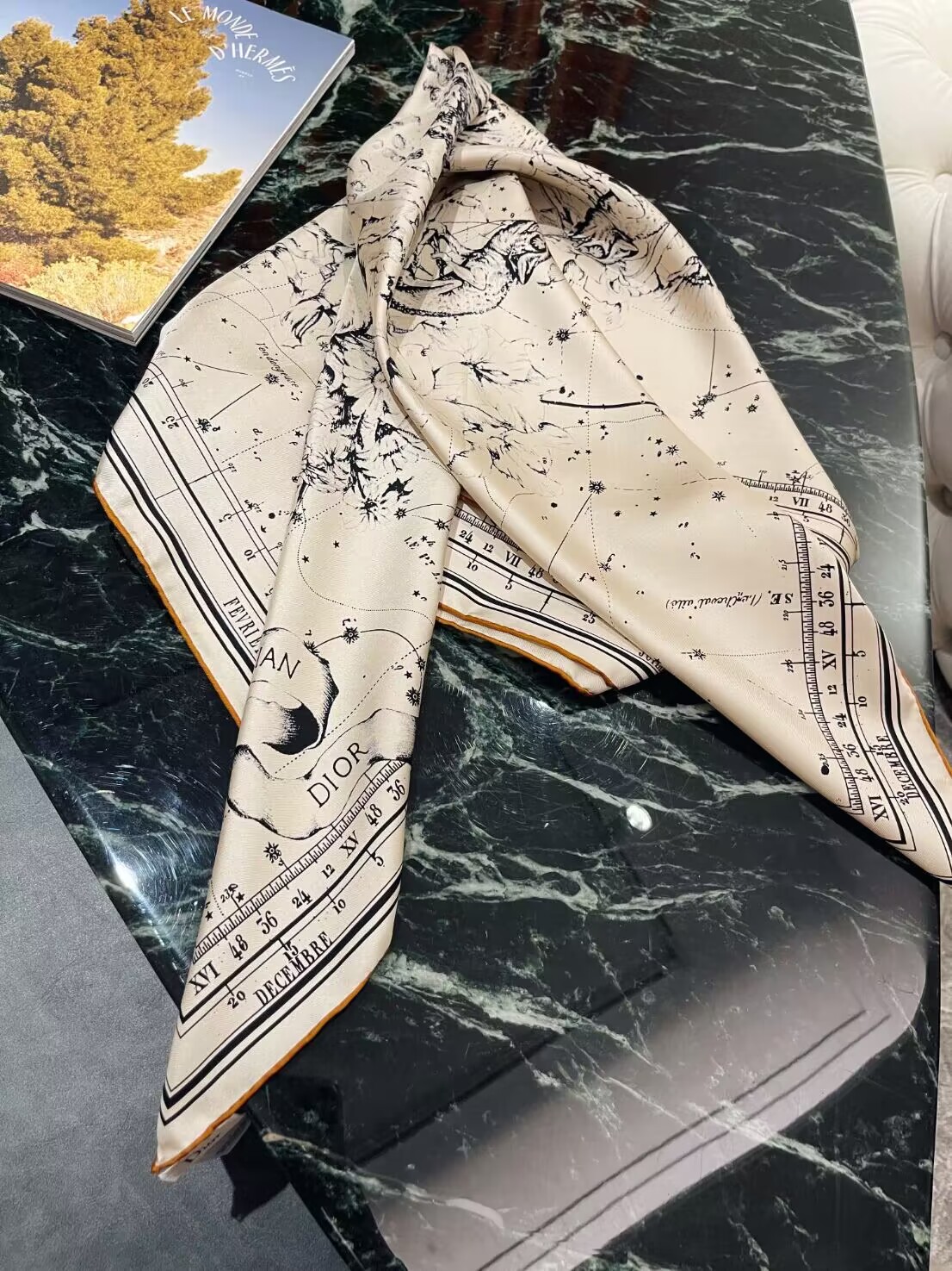 D10r scarves