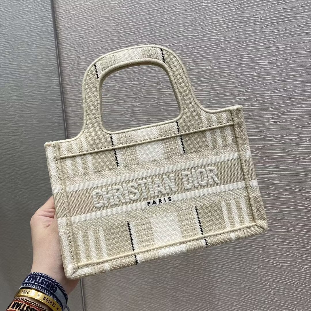 D10r Tote Bag