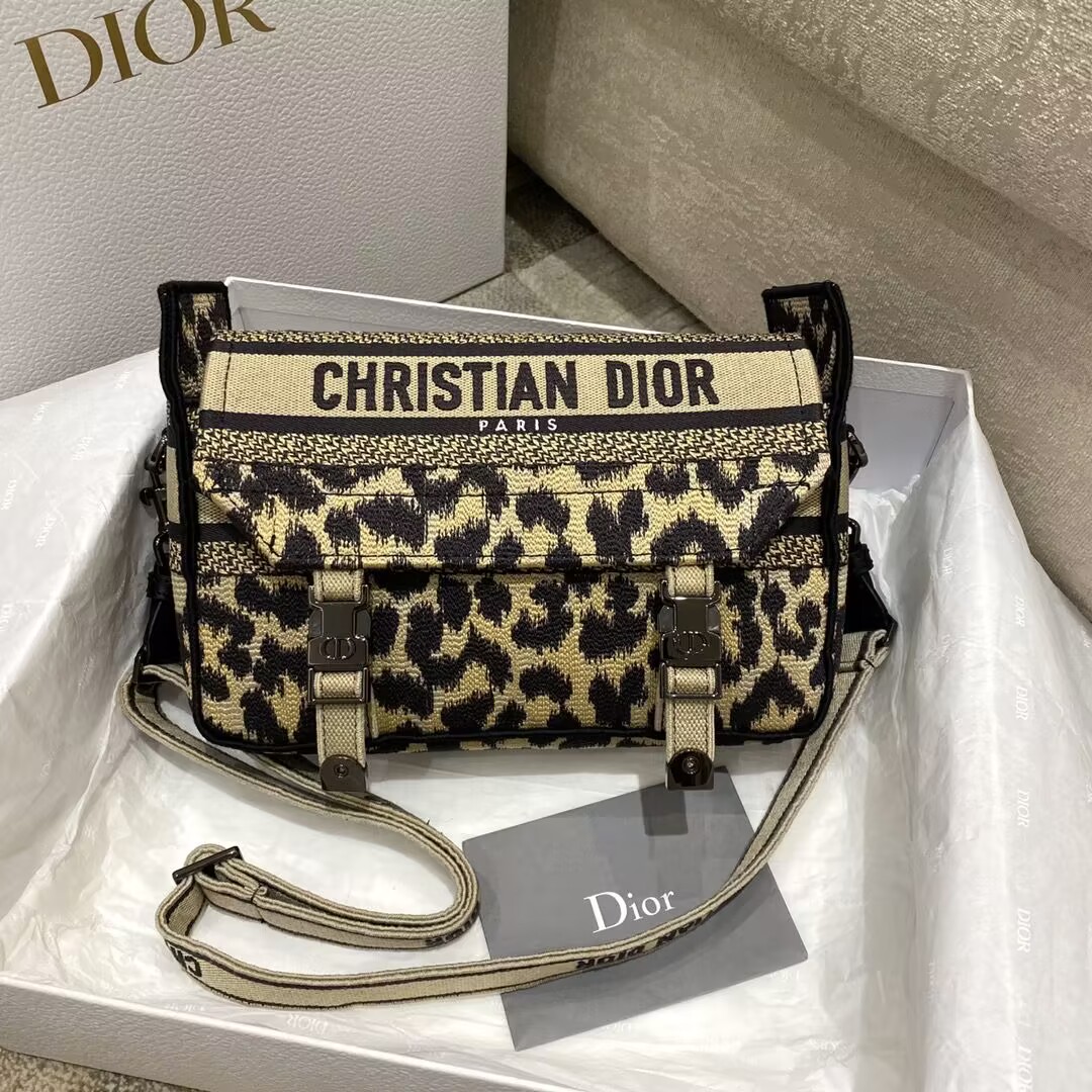 D10r Bags Nwt D10r D10rcamp Bag In Burgundy Oblique