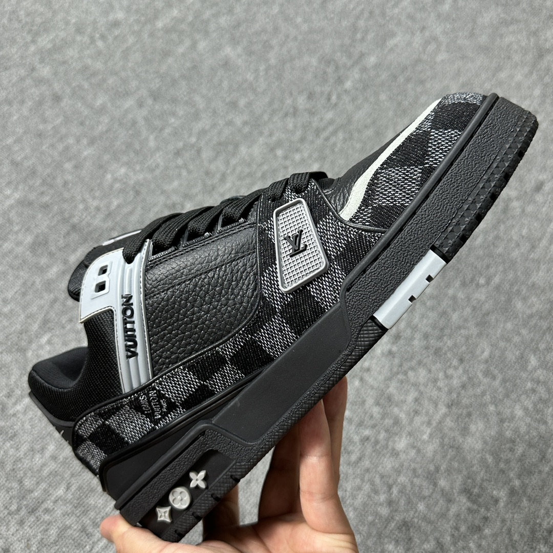 L0vis Vvtt0n LV Trainer Black White