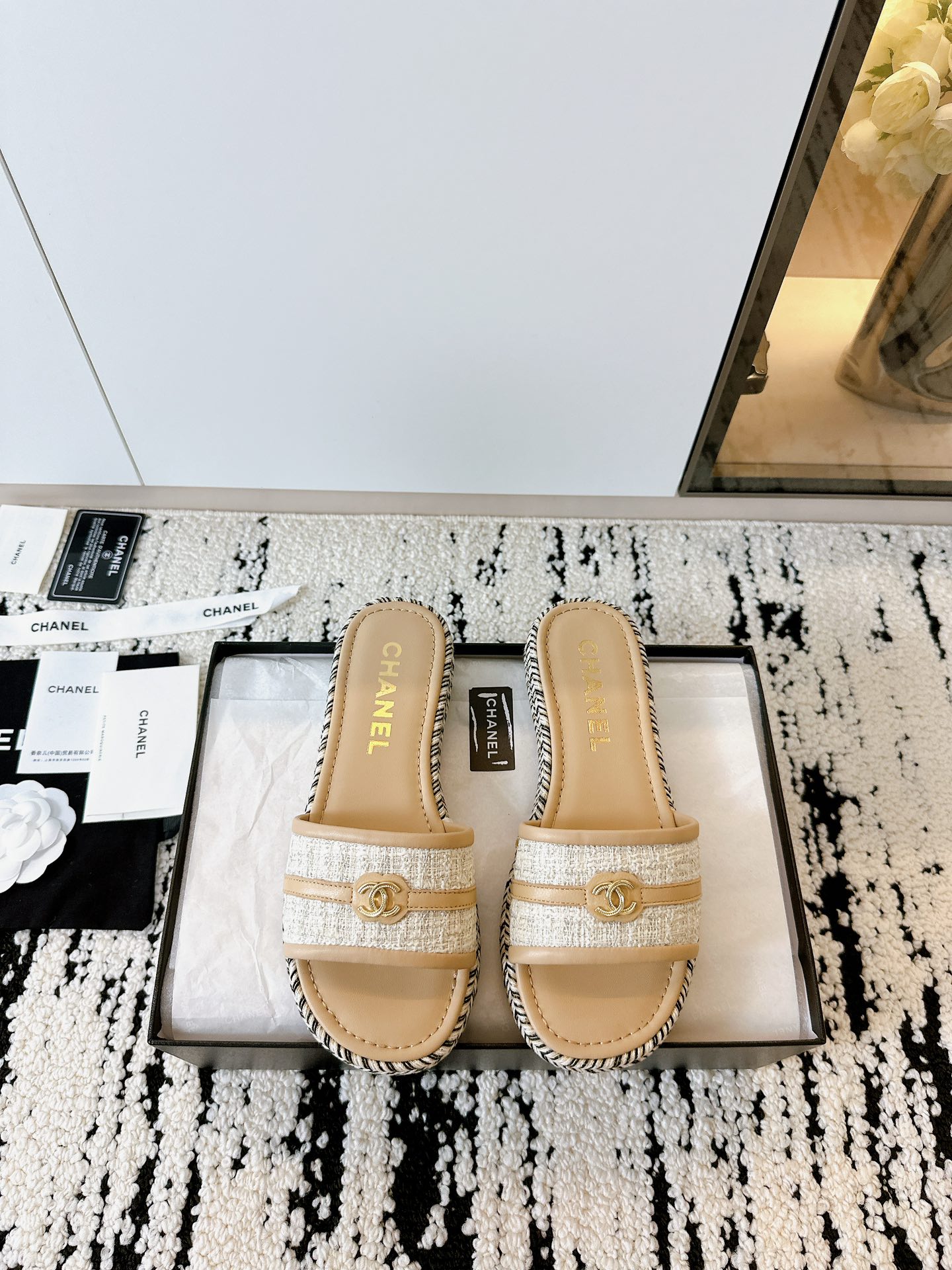 Ch**el slipper