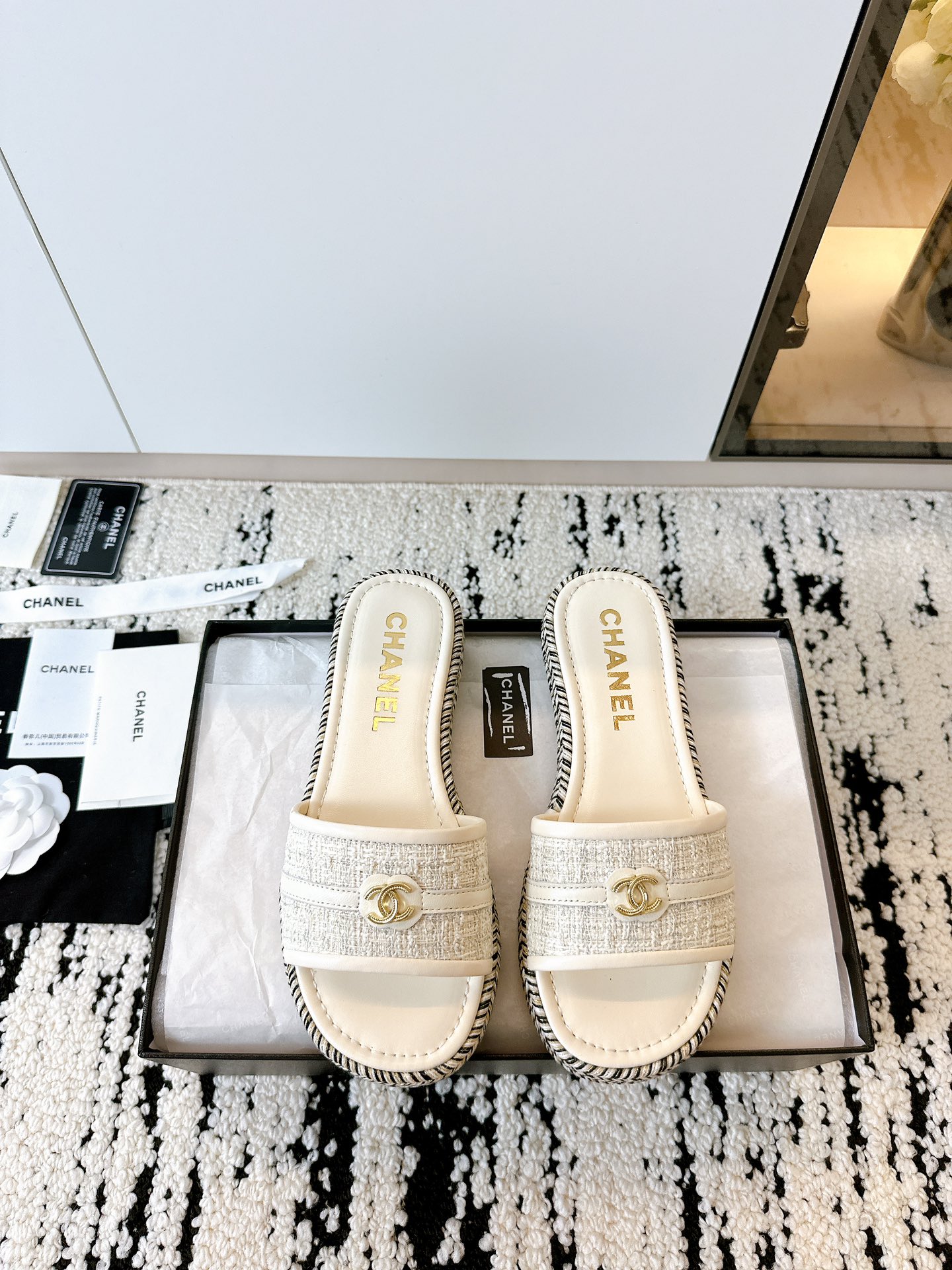 Ch**el Slipper
